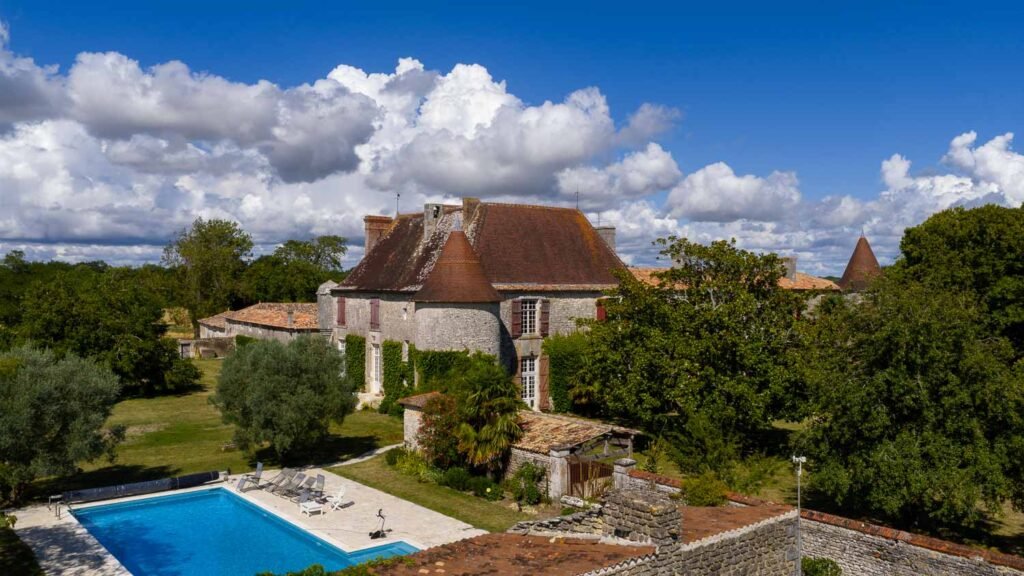 Chateau de Theon entre La Rochelle et Angouleme