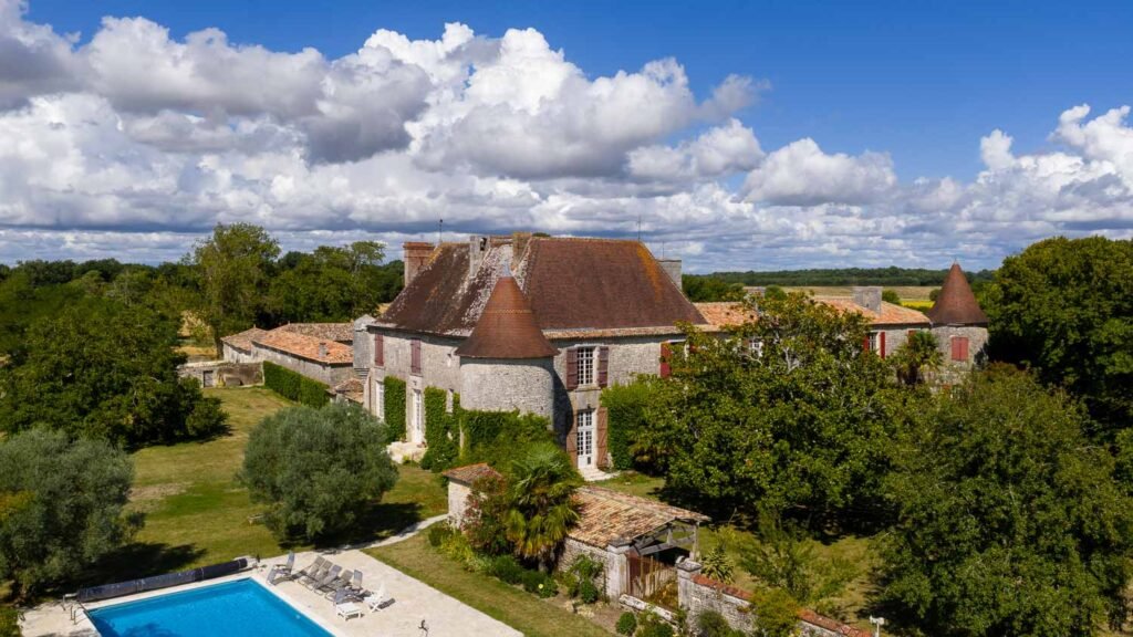 Chateau de Theon entre La Rochelle et Angouleme
