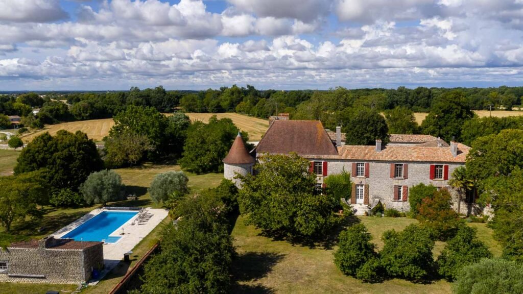 Chateau de Theon entre La Rochelle et Angouleme