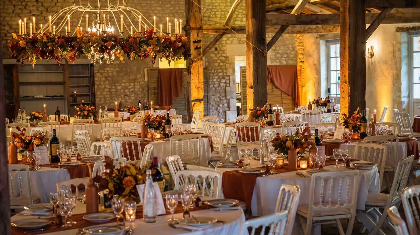 Mariage en automne au Château de Théon, la grande salle